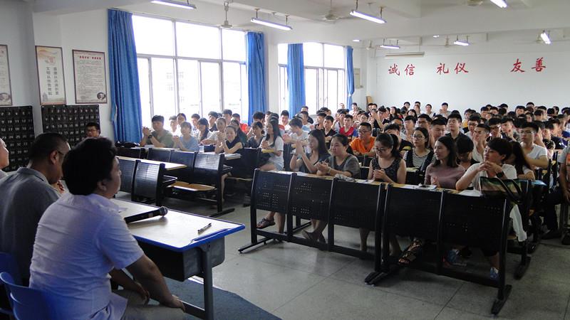 工艺美术学院召开2016级新生开学典礼