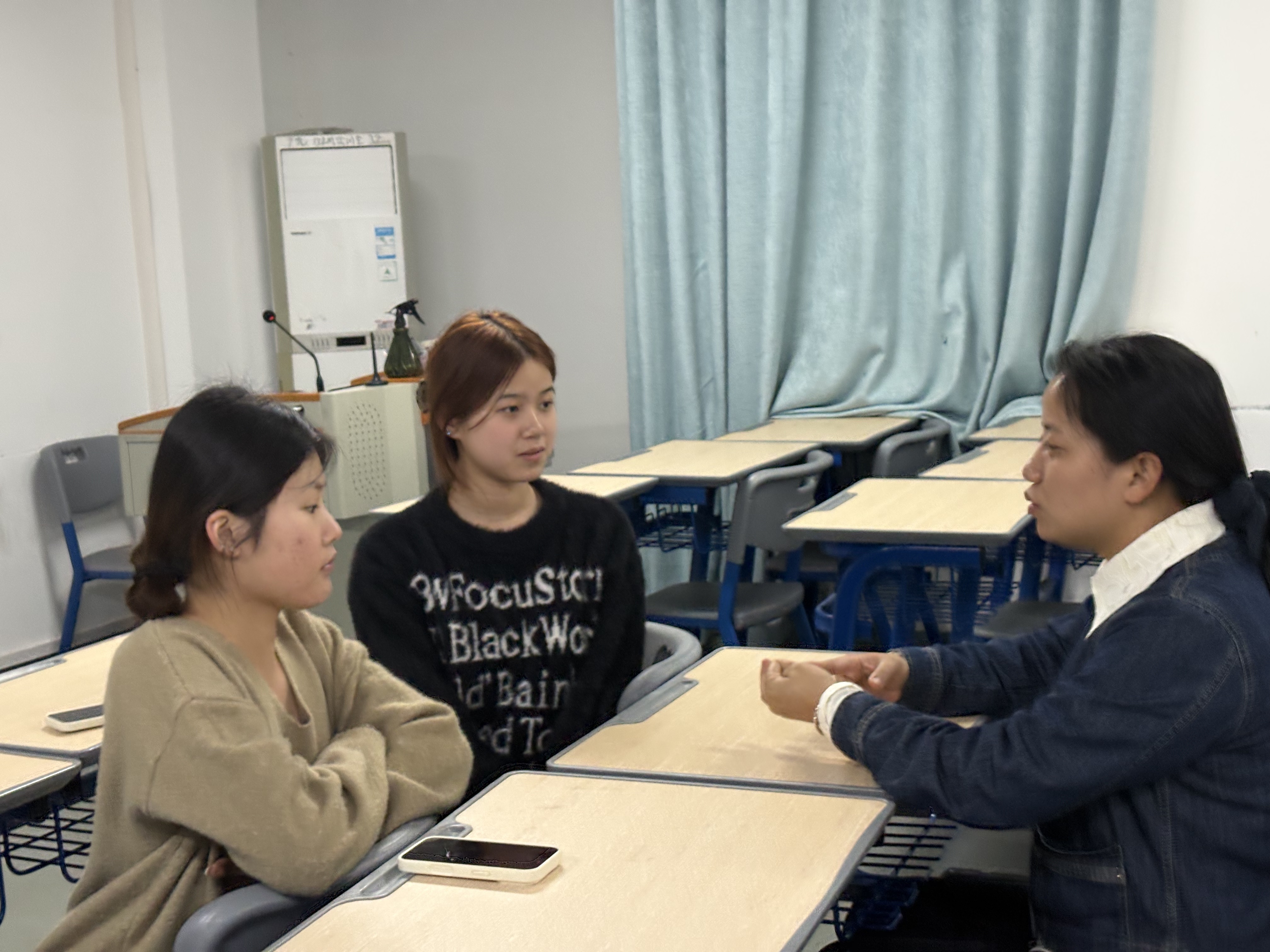 工艺美术系学生党支部开展入党申请人 谈心谈话活动