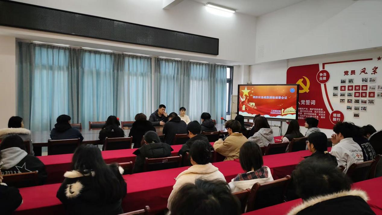 工艺美术系开展春季开学消防应急疏散演练提升师生安全自救能力