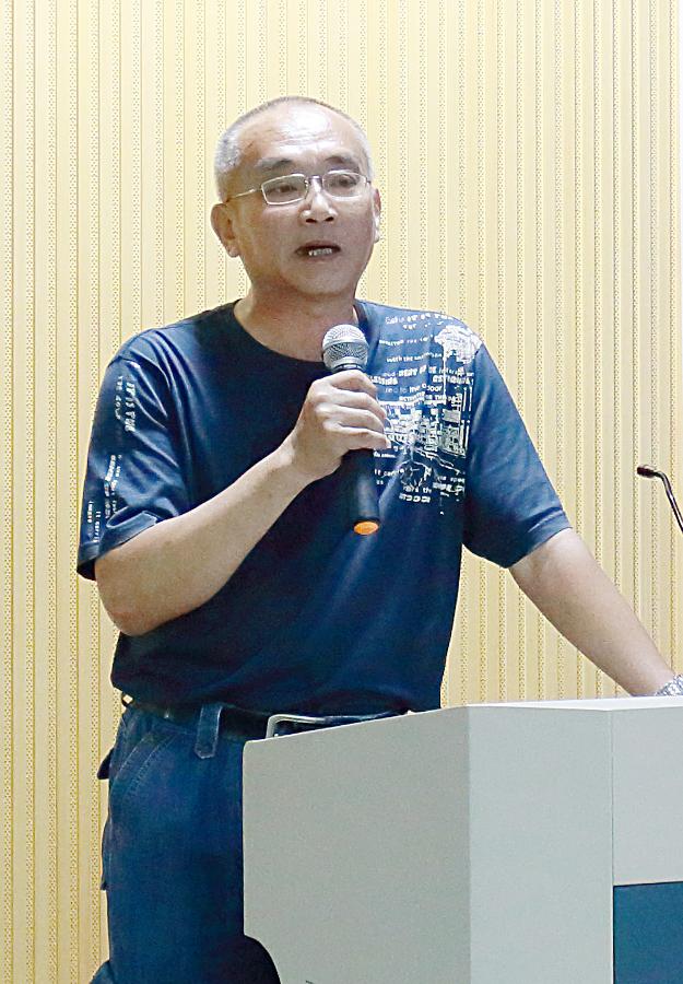 工艺美术学院邀请著名摄影家钱小燕先生开展摄影专题讲座