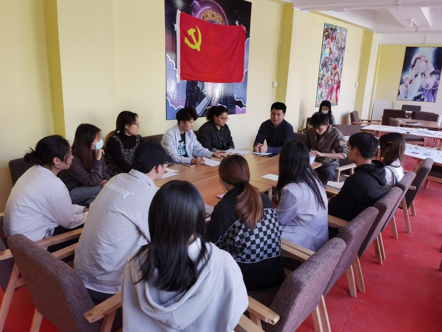 工艺美术学院学生党支部走访看望顶岗实习学生党员