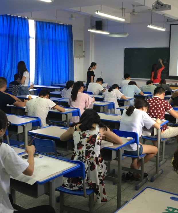 工艺美术学院举办现场工笔画比赛
