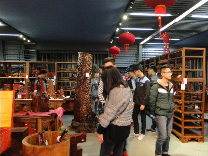 工艺美院学生赴连天红家具有限公司进行教学实践