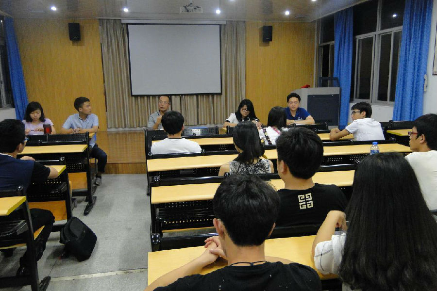 工艺美术学院2015届优秀毕业生座谈会