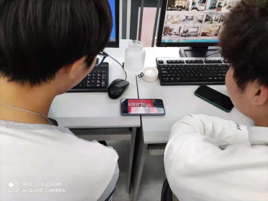 学习榜样，资助育人