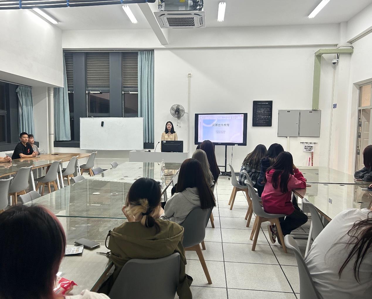坚定理想信念  共建和谐校园 ——我系开展反邪教主题教育班会