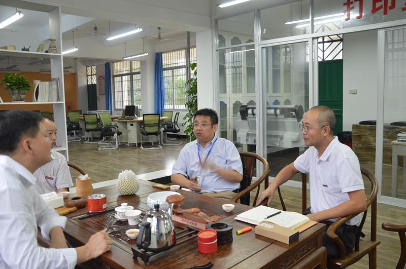 评估专家到工艺美术学院评估检查