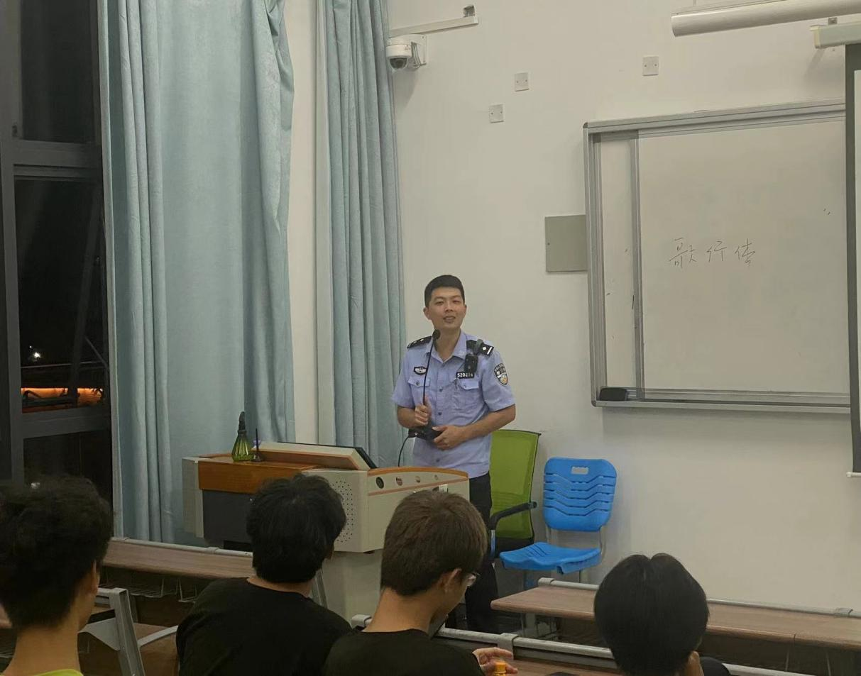反诈宣传进校园，共筑防骗“安全墙”——工艺美术系联合梧塘派出所开展反诈安全教育宣传活动