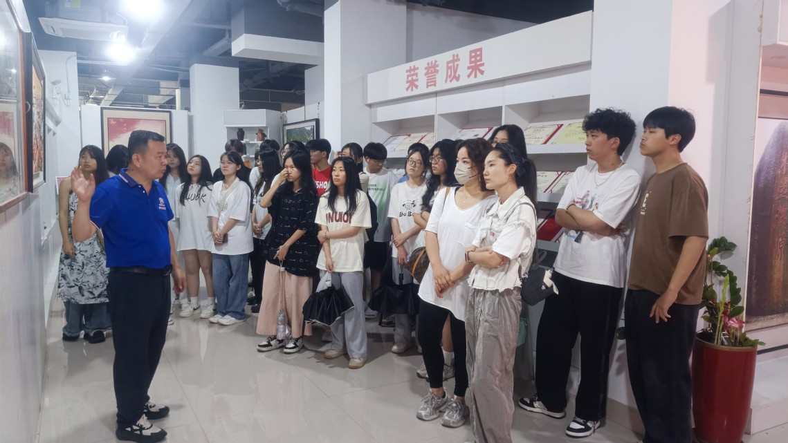 开展访企交流 深化专业认知 ——工艺美术系赴兆丰（福建）新材料有限公司开展访企拓岗及专业认知活动
