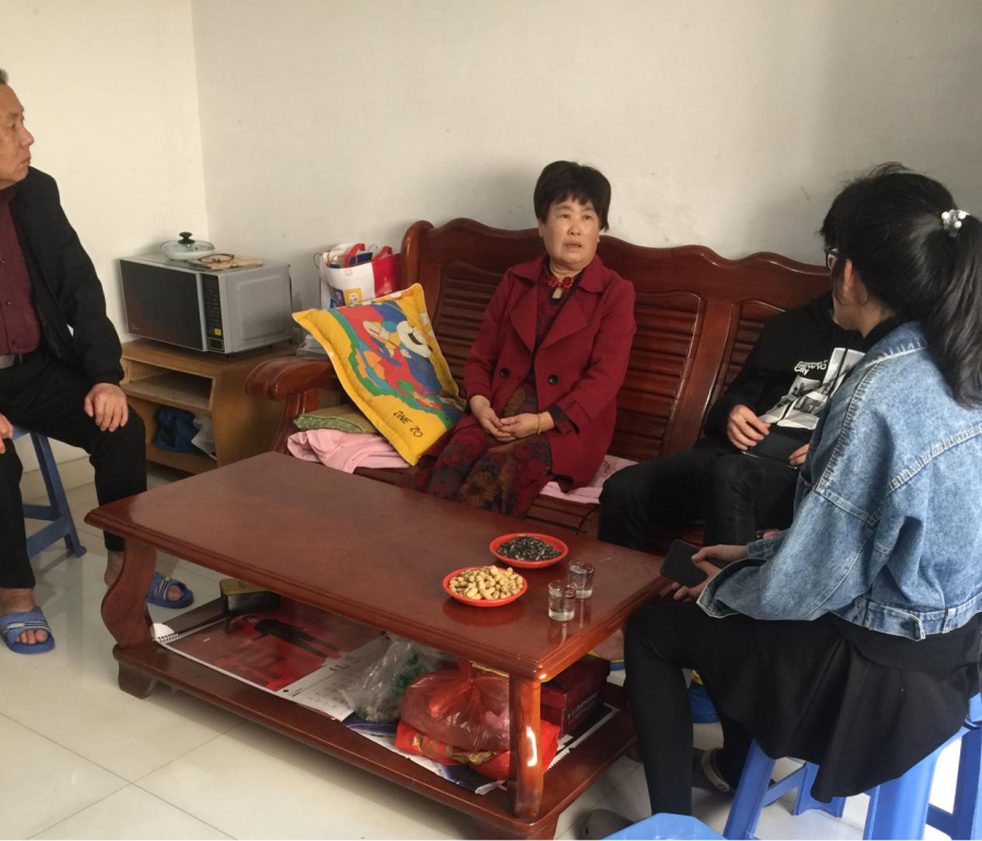 工艺美术学院春节慰问家庭困难学生报道