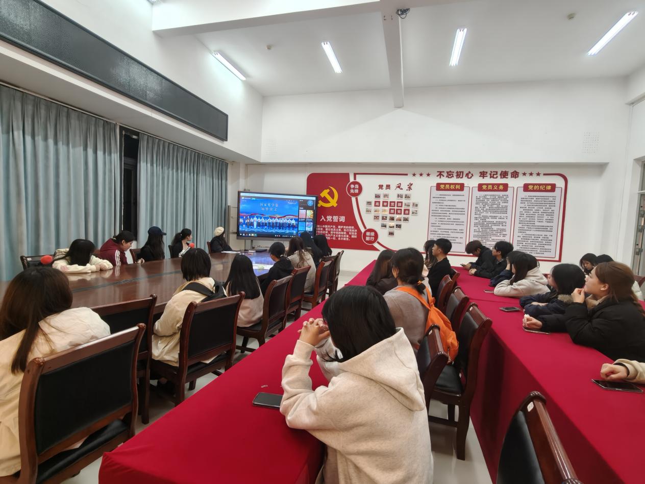 共学国奖风采，励志力量浸润人心——工艺美术系组织师生观看第六届国家奖学金福建省颁奖大会