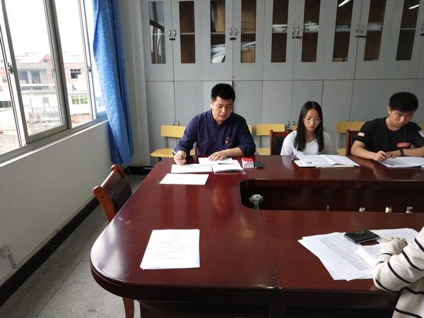 工艺美术学院学生党支部召开接收预备党员支部大会