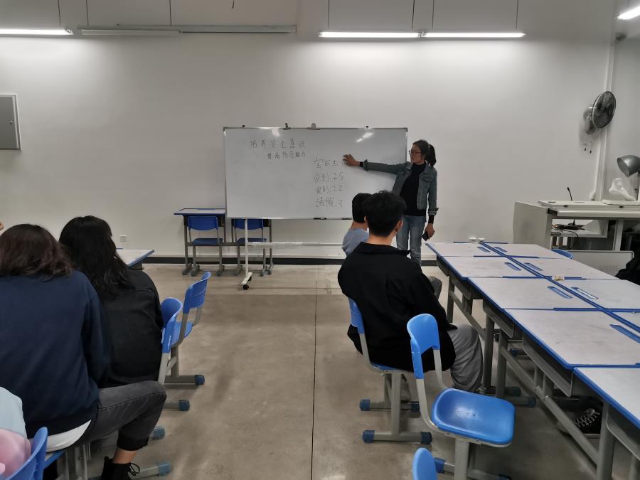 “培养安全意识，提高防范能力"主题班会