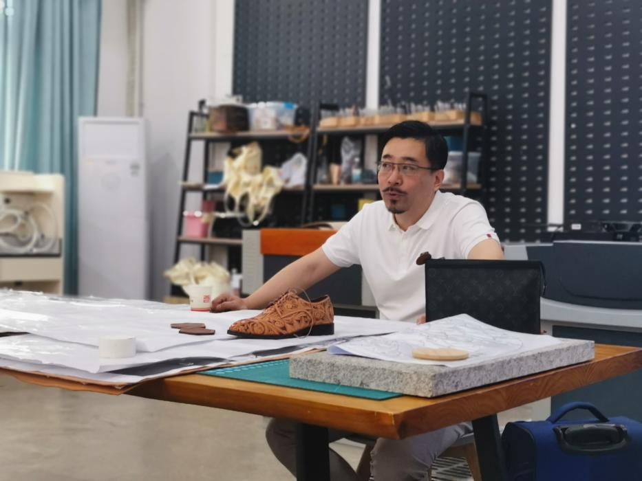 工艺美术系开展非遗皮革雕刻技艺及发展的讲座