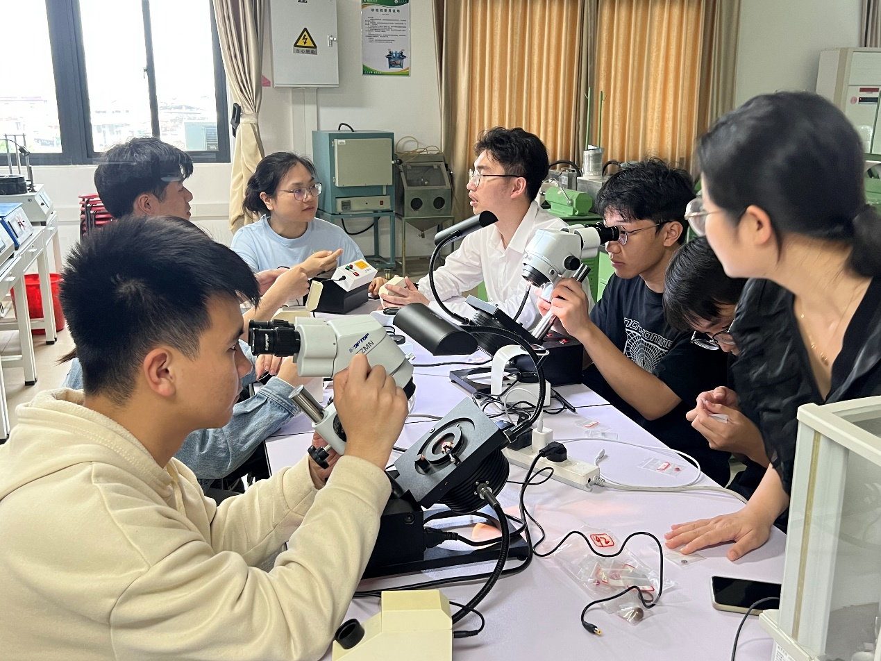 湄职院宝玉石鉴定与加工专业师生赴黎明大学进行专业交流