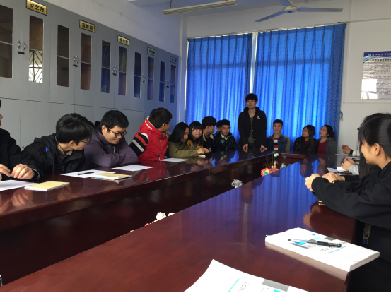 工艺美术学院召开学生代表座谈会